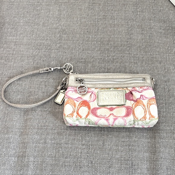 Coach Vintage Poppy Wristlet - Picture 1 of 8